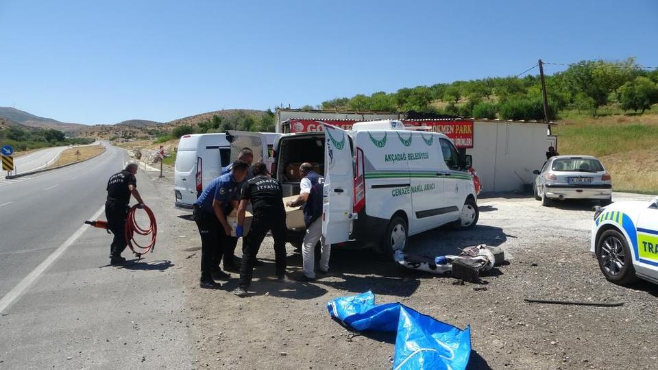 İki otomobil çarpıştı: 3 yaralı