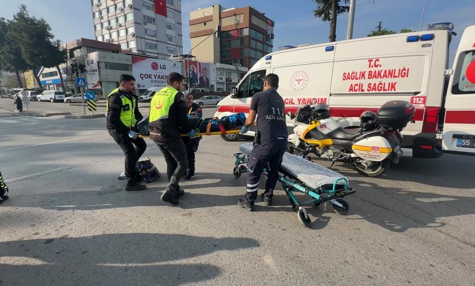 Samsun'da hafif ticari aracın çarptığı kadın yaralandı