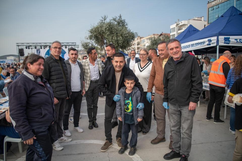 KUŞADASI BELEDİYESİ'NDEN KADİR GECESİ'NDE 2 BİN KİŞİLİK İFTAR YEMEĞİ