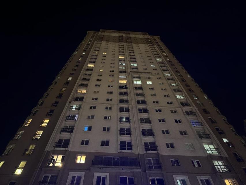 Siteden düşen yabancı uyruklu kadın hayatını kaybetti