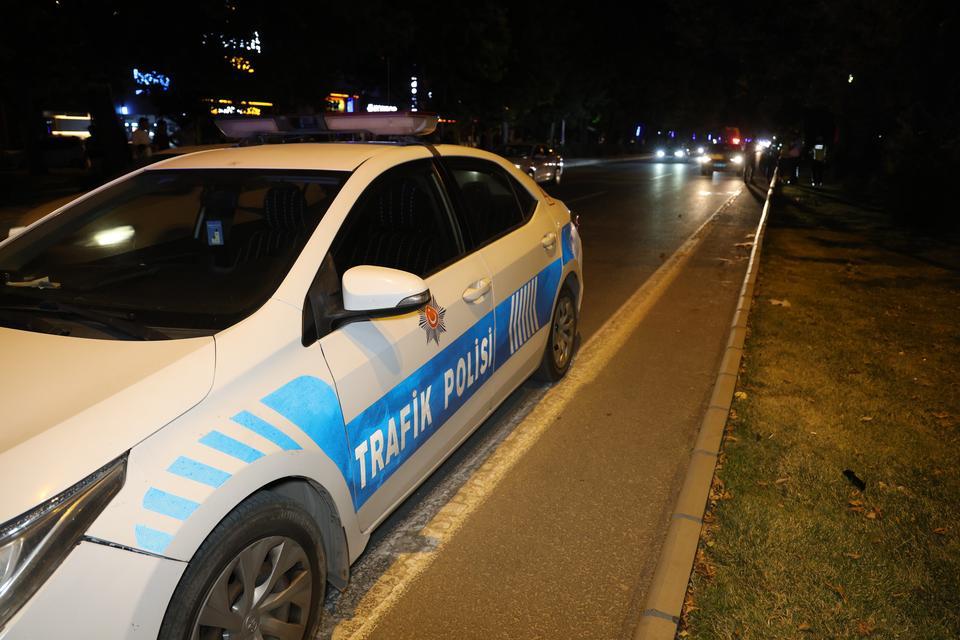 Genç kız kazada öldü, sürücü kaçtı