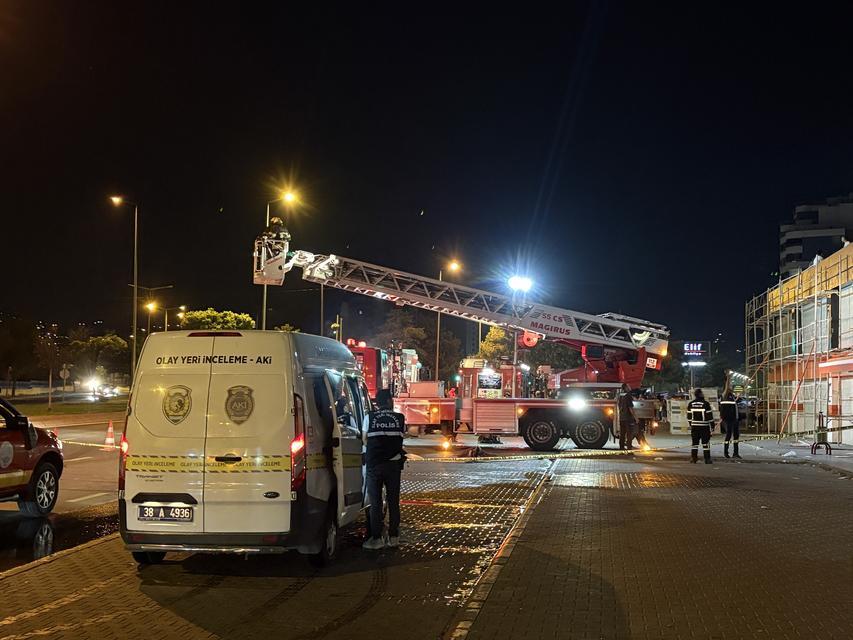 KAYSERİ'DE 13. KATTA YANGIN: BALKONDAN DÜŞEN EV SAHİBİ HAYATINI KAYBETTİ