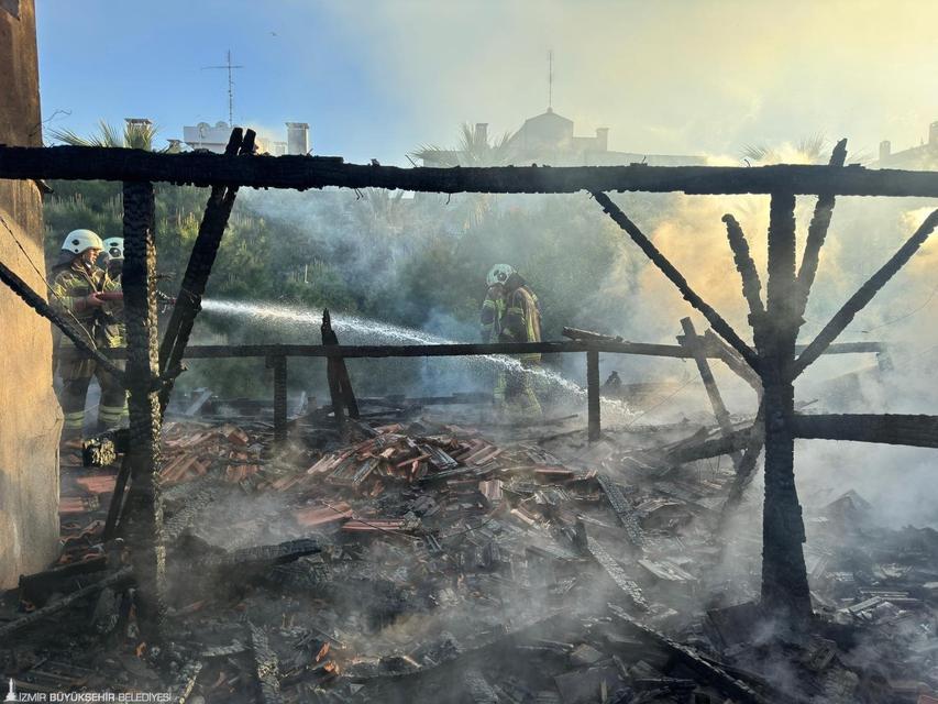 Restoran alevlere teslim oldu
