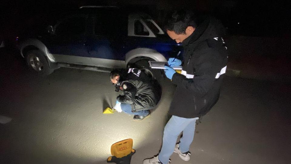 Husumetlisinden kaçarken kaza yapan iki kişi, tüfekle vuruldu