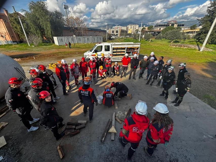 Aydın’da enkazda arama kurtarma eğitimleri sürüyor