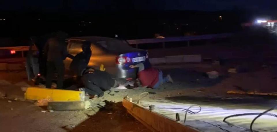 Kavşakta feci kaza: 1’i hamile kadın, 4 yaralı