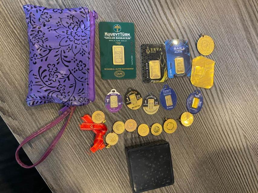 ADANA'DA HALIDAN SERVET ÇIKTI: DÜRÜST ÇALIŞANDAN ÖRNEK DAVRANIŞ 650 BİN LİRA DEĞERİNDEKİ ALTINLARI SAHİBİNE TESLİM ETTİ