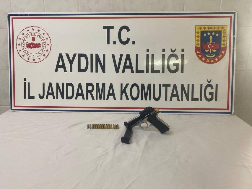 Didim’de şüphelinin üzerinden kurusıkı tabanca çıktı