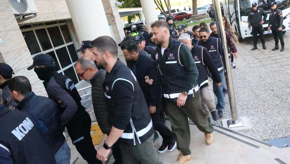 Belediye Başkanı Topuz ile oğlu tutuklandı