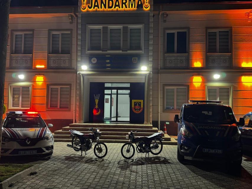 YOLU KAPATARAK ÖLÜMÜNE YARIŞAN SÜRÜCÜLERE 96 BİN TL CEZA