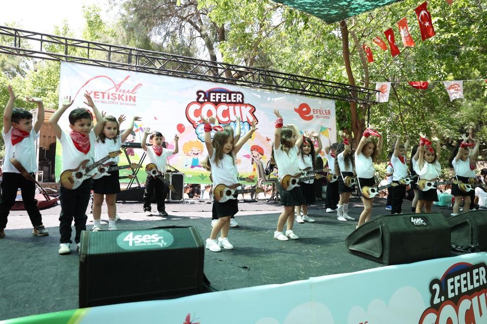 EFELER'İN MİNİKLERİ ÇOCUK ŞENLİĞİ'NDE BİR ARAYA GELDİ