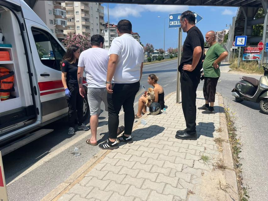Motosiklet kazasında sürücü ve yolcu yaralandı