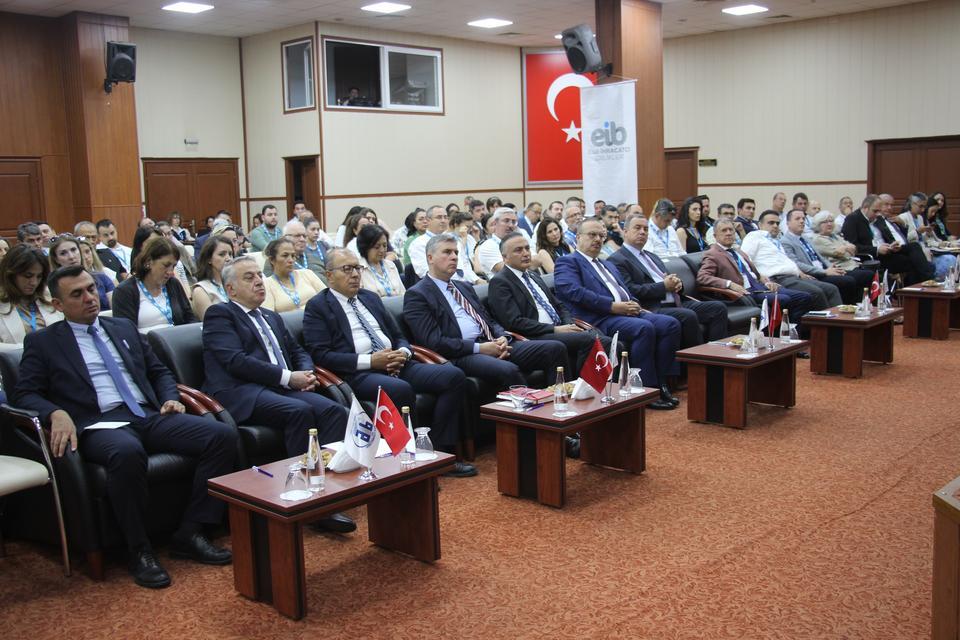 VALİ CANBOLAT: "AYDIN, DÜNYA ÇAPINDA İNCİR ÜRETİMİNİN MERKEZİDİR" KURU İNCİRİN GELECEĞİ İÇİN SEKTÖR PAYDAŞLARI BİR ARAYA GELDİ