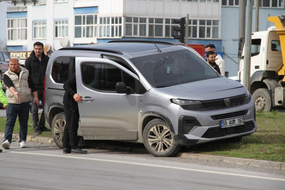 Kırmızı ışık ihlali kazaya yol açtı: 3 yaralı