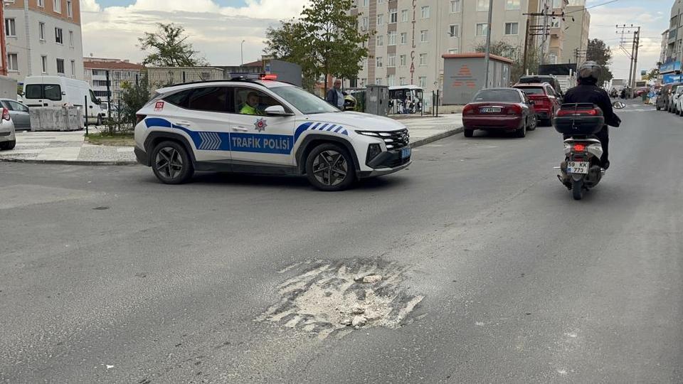 Çukura dalan motosikletli düşüp yaralandı