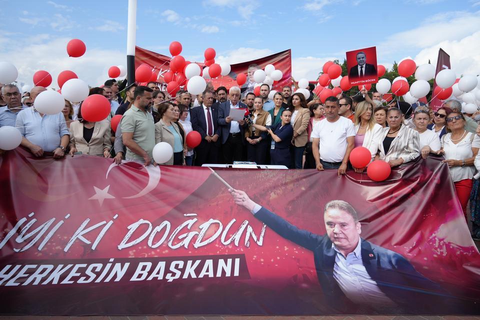 Eski Başkan Böcek’e Gıyabında Doğum Günü