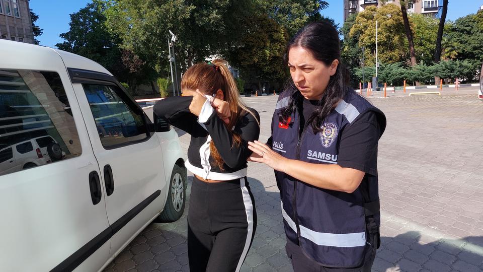 GENÇ KADIN YENGESİNİ BIÇAKLADI