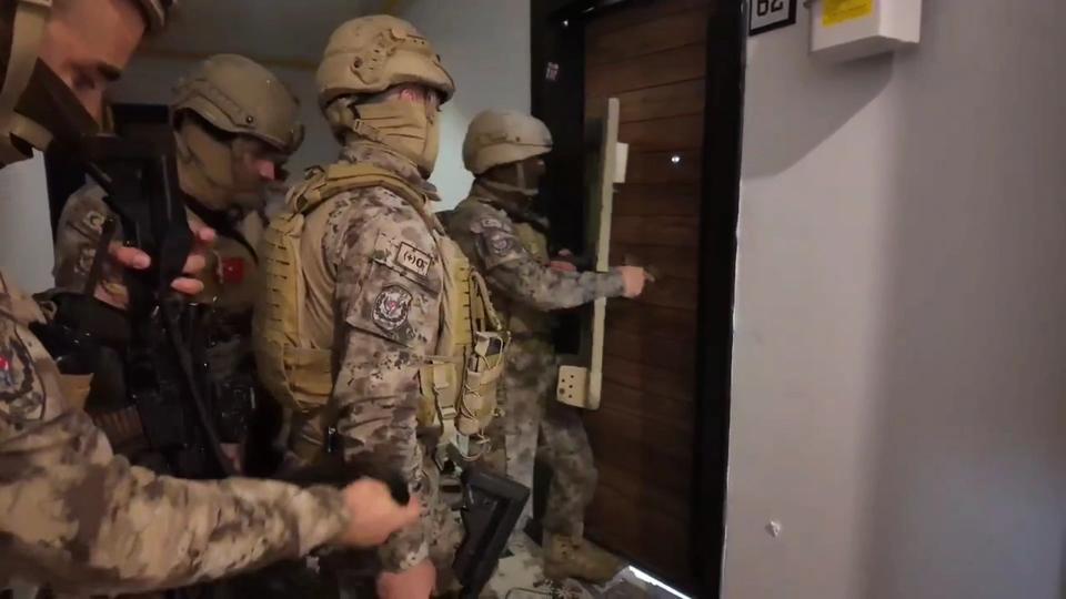 SAMSUN MERKEZLİ 12 İLDE YASA DIŞI BAHİS OPERASYONU: 70 GÖZALTI SİBER POLİSİ 2.6 MİLYAR TL'LİK İŞLEM HACMİNİ TESPİT ETTİ