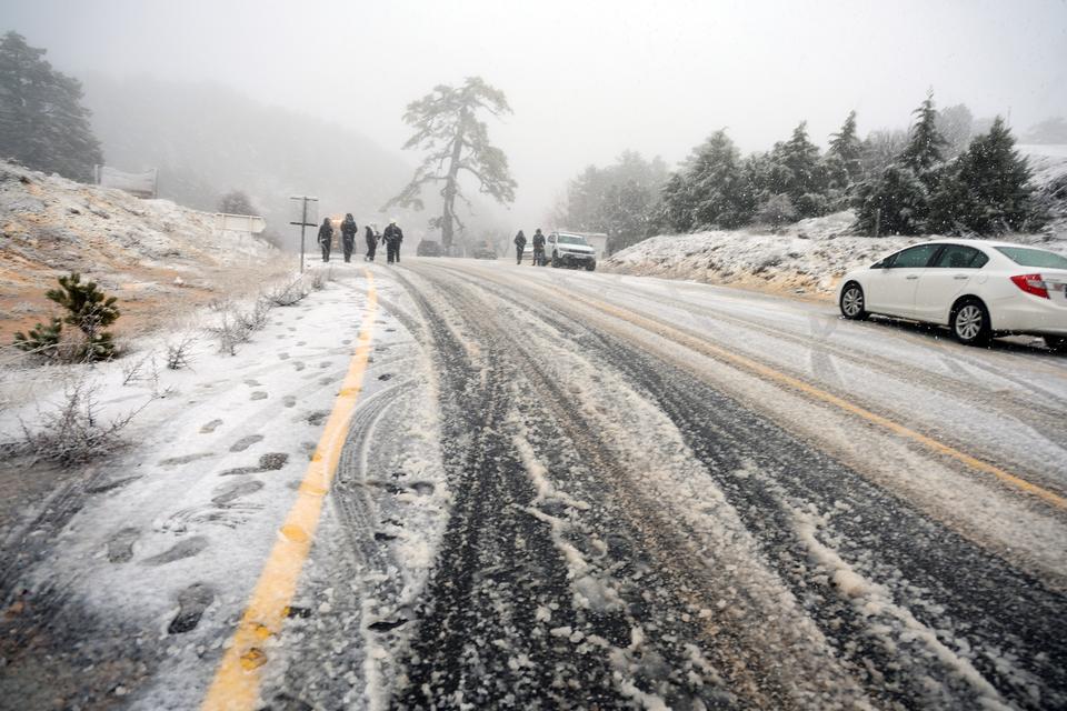 MUĞLA'NIN YÜKSEK KESİMLERİNDE KAR YAĞIŞI ETKİLİ OLMAYA BAŞLADI