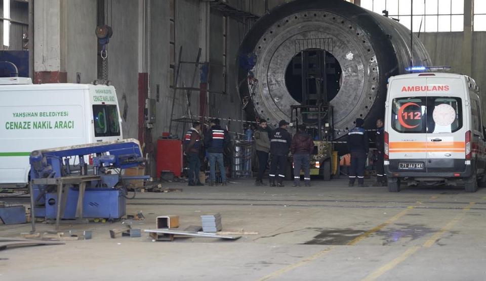 Fabrikada iş kazası: 3 tonluk sacın altında kalan 2 işçi öldü