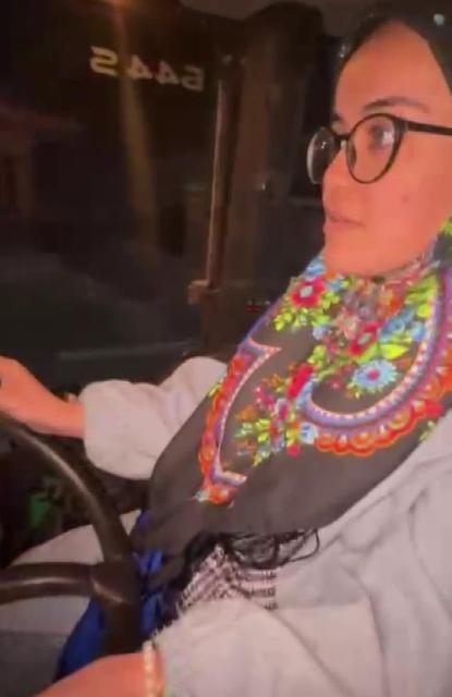 Bu kez tebeşir değil kepçe tuttu: Öğrencileri için kolları sıvadı