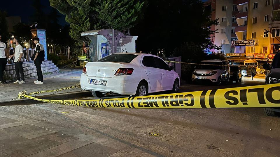 Park halindeki araç kurşunlandı
