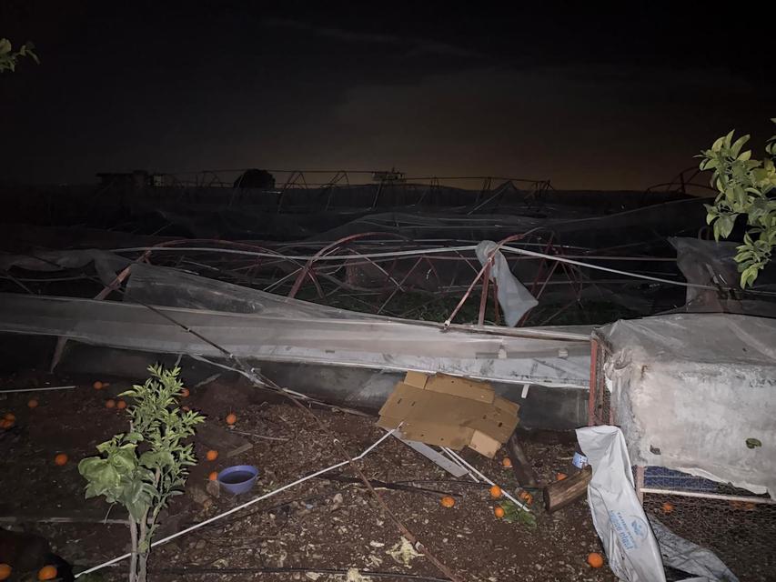 Hortum seraları yerle bir etti