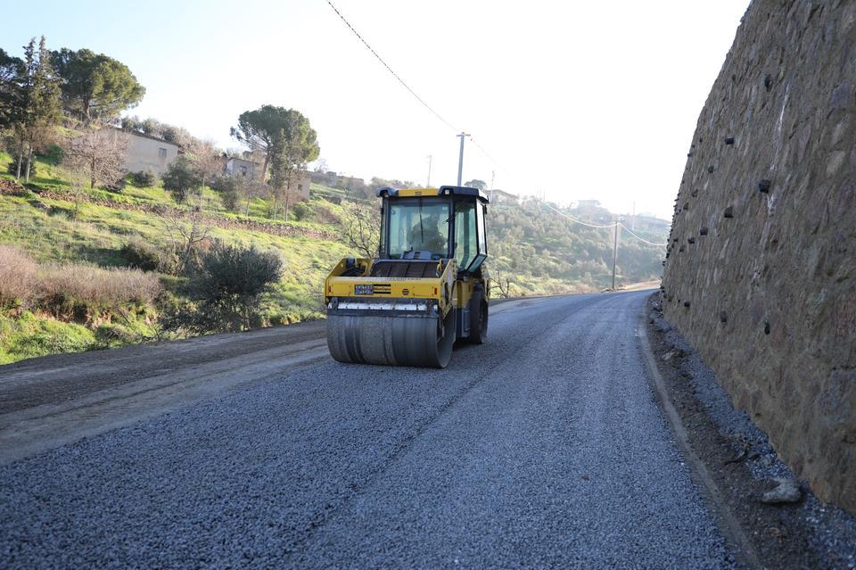 EFELER BELEDİYESİ'NDEN BALTAKÖY'DE YOL ÇALIŞMASI