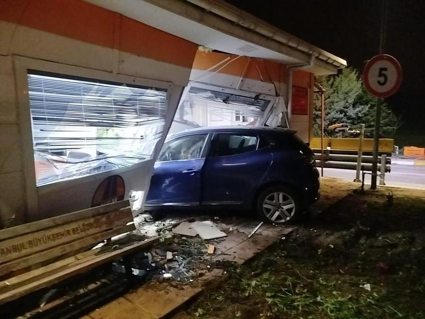 Akollü sürücü kantar binasına çarptı: 1 ölü