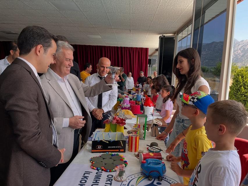 Atık malzemeleri sanata dönüştürdüler