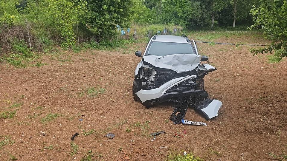 Karşı şeride geçen otomobille tır çarpıştı