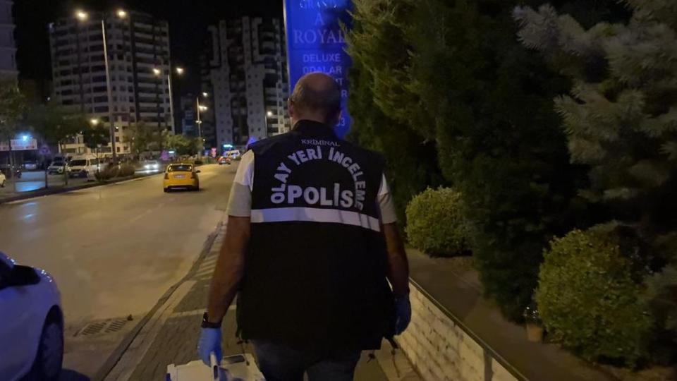 Otelin 5’inci katından atılan kadın hayatını kaybetti
