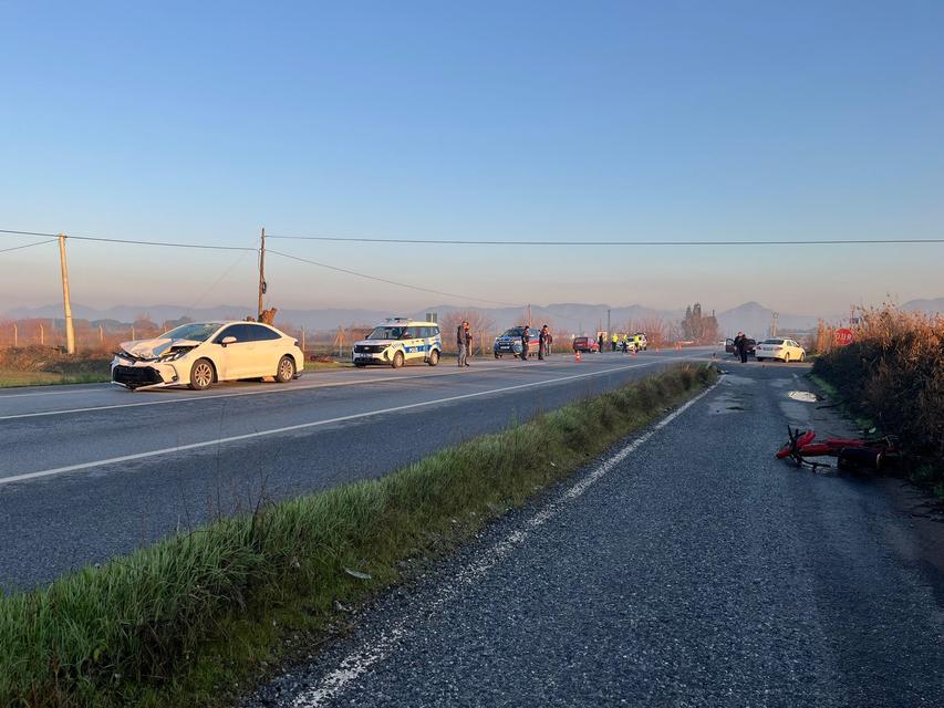 İNCİRLİOVA'DA OTOMOBİL MOTOSİKLETE ÇARPTI: 1 ÖLÜ