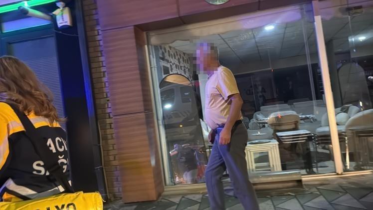 ALKOLLÜ ŞEKİLDE OCAĞA MAKARNA KOYUP UYUYAKALDI, KENDİSİNİ YANGINDAN KURTARAN EKİPLERE "BORCUM NE KADAR?" DİYE SORDU ARKADAŞI İLE KAVGA ETTİKTEN SONRA ALKOL ALAN YAŞLI ŞAHIS ÖLÜMDEN DÖNDÜ