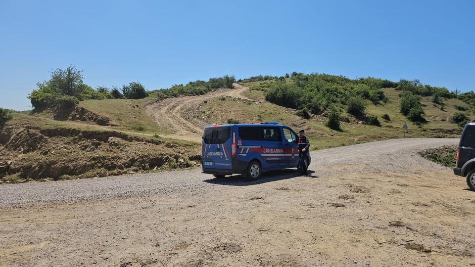 Ödemiş'te üç kişiyi vurarak kaçan kişi, jandarmayla girdiği çatışmada etkisiz hale getirildi