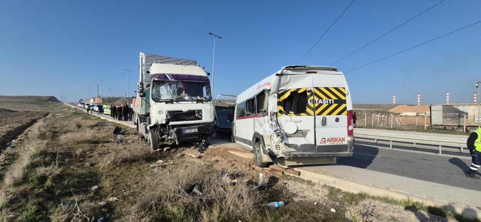 Zincirleme kaza: 12 kişi yaralandı
