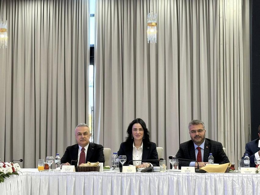 AK Partili vekillerden Ankara çıkarması