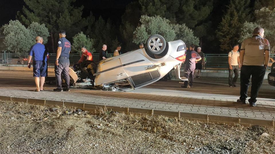 Ters şeride giren araç takla attı