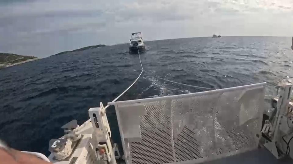 Aydın açıklarında zamanla yarış: Özel teknedeki 2 kişi kurtarıldı