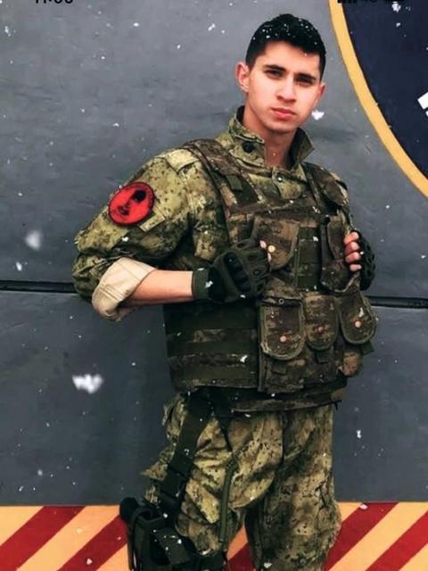 Genç astsubay kalbine yenik düştü