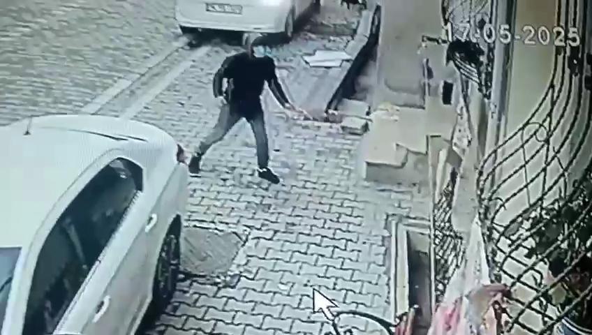 Boşanmak isteyen eşinin evinde kezzapla dehşet saçtı