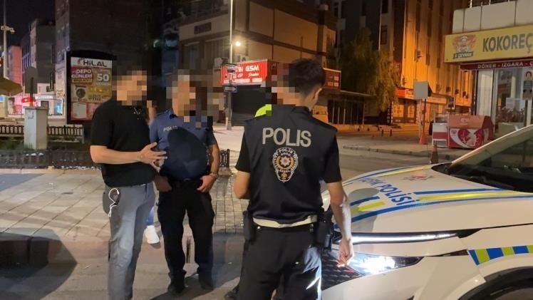 Korsan taksideki yolcunun üzerinden uyuşturucu çıktı