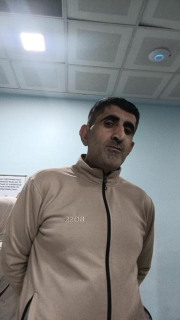 Yolun karşısına geçmeye çalışan adama otomobil çarptı