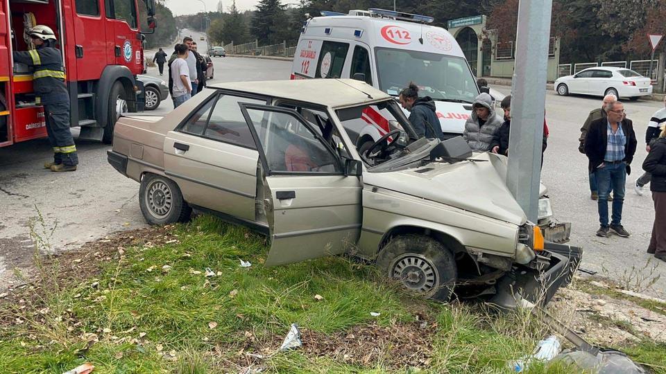 ESKİŞEHİR'DE FECİ KAZA: 2 AĞIR YARALI