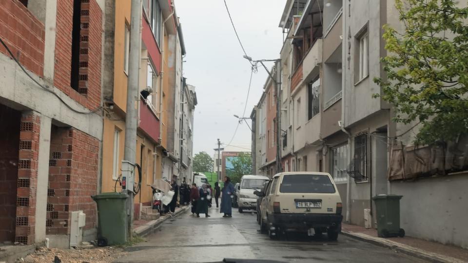 Balkondan düşen kadın ağır yaralandı