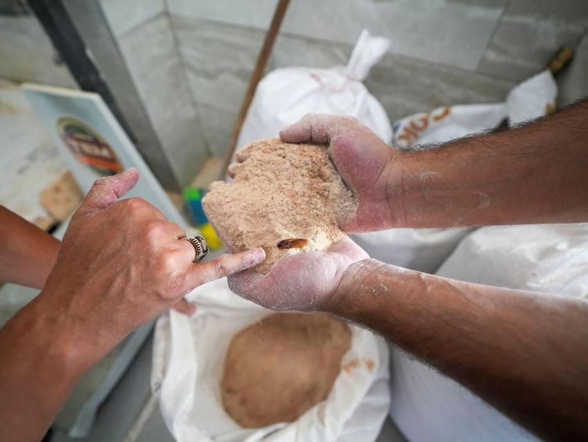 Vatandaşa yedireceklerdi! 30 ton bozuk un ele geçirildi