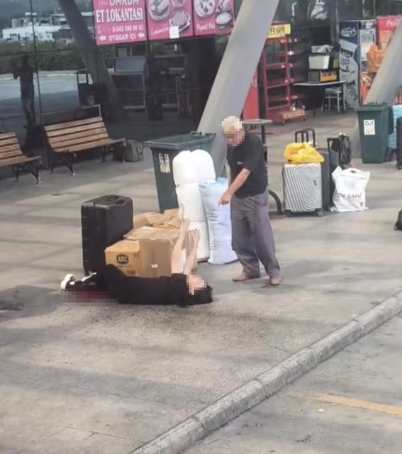 Otogarda kızını vuran baba, vatandaşlar tarafından darbedildi