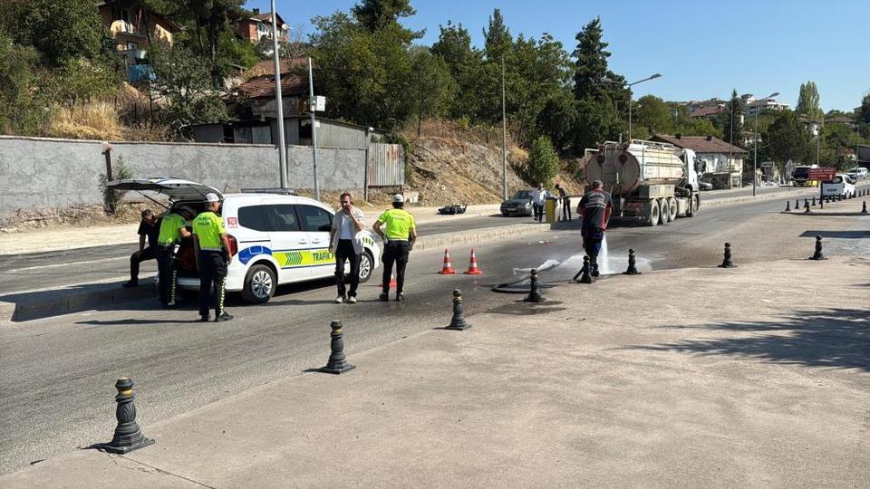 Otomobille çarpışan motosikletteki 2 kişi ağır yaralandı