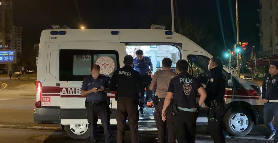 Tabancayla yaralandı, tramvaya bindi