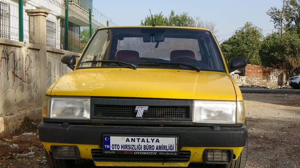 ÇALINAN ARABASINDA HIRSIZIN BIRAKTIĞI SÜRPRİZİ GÖRÜNCE KAHKAHAYA BOĞULDU HIRSIZ GİTMEDEN ÖNCE ÇALDIĞI OTOMOBİLİN DİREKSİYON ÜZERİNE AYICIK BIRAKTI